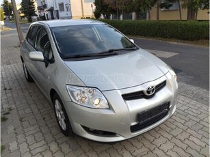 TOYOTA AURIS 1.4 SOL