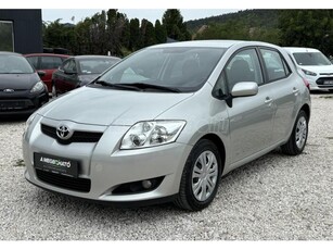 TOYOTA AURIS 1.6 Sol 133e km. Szervizkönyv