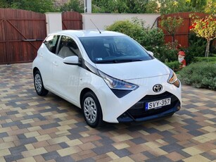 TOYOTA AYGO 1.0 x-play + style + connectivity Valós - 8.500-Km!-Eredeti gyári fényezéssel! - Frissen szervizelve!