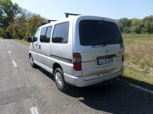 TOYOTA HI-ACE Hiace 2.4 D Glass Van 6 személyes tgk