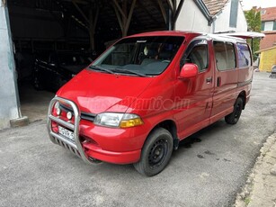 TOYOTA HI-ACE Hiace 2.4 D Glass Van