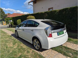 TOYOTA PRIUS PLUG-IN