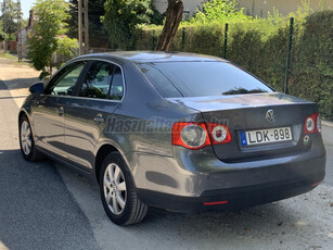 VOLKSWAGEN JETTA V 1.9 PD TDI Sportline