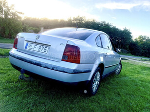 VOLKSWAGEN PASSAT V