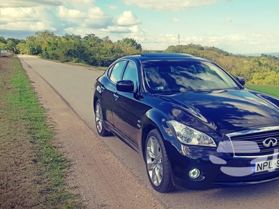 INFINITI M