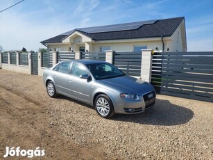 AUDI A4 2.0i Sedan