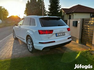 Audi q7 megkimélt,7személyes