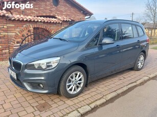 BMW 216 diesel, 97.000 km, bőr, tolatórada, vonóhorog, tetőablak