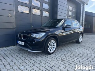 BMW X1 sdrive18d (Automata) Szervizkönyv / Navi...