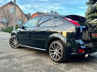 Eladó használt Ford Focus - 2.5 turbo ST, 5 ajtó, 6 fokozatú manuális / kézi váltó