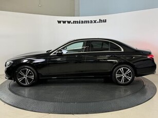 Eladó használt Mercedes-Benz - E 300 d 4Matic 9G-TRONIC Mild hybrid drive Panoráma Vonóhorog 72.654 km! 1 tulaj. márkaszervizben szervizelt. újszerű autó