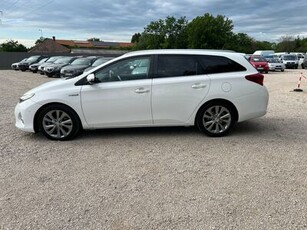 Eladó használt Toyota Auris - Auris Touring Sports 1.8 HSD Executive Skyview (Automata)