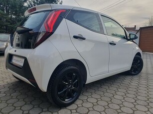 Eladó használt Toyota Aygo - 1.0 x-play, 5 ajtó, 5 fokozatú manuális / kézi váltó - 1.0 x-play