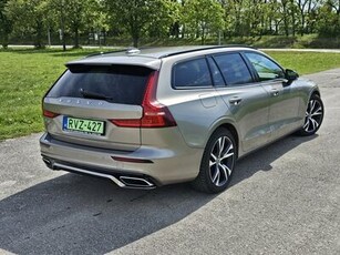 Eladó használt Volvo V60 - 2.0 [T8] Twin E. R-Design AWD Gear, 5 ajtó, 8 fokozatú tiptronik váltó