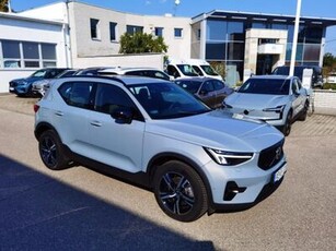 Eladó új Volvo XC40 - XC40 2.0 [B3] MHEV Plus Dark DCT KIEMELT KEDVEZMÉNY! AZONNAL HOZZÁFÉRHETŐ KÉSZLETRŐL! AJÁNDÉK TÉLI GARNITÚRA! ÁFA