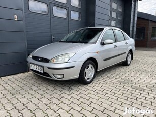 Ford Focus 1.6 Comfort Szervizkönyv / Magyarors...