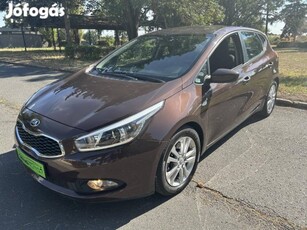 KIA CEE'D 1.6 CRDI Limitált Szervizkönyv