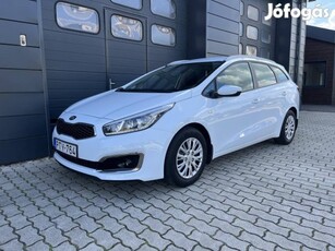 KIA CEE'D SW 1.4 CRDI Platinum Szervizkönyv / 1...