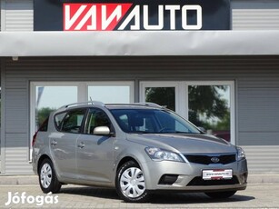 KIA CEE'D SW 1.4 EX Szervízkönyv / 59eKM / 1.Tulaj