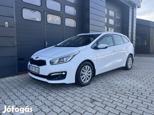 KIA CEE'D SW 1.6 CRDI LX Szervizkönyv / 27% Áfá...