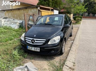 Mercedes B200