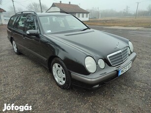 Mercedes-Benz E 220 T CDI Classic Megvigyázott...