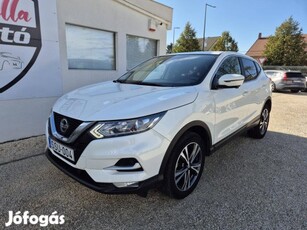 Nissan Qashqai 1.3 DIG-T N-Connecta Szervizköny...