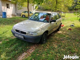 Opel Astra F 1.4+ Vonóhorog