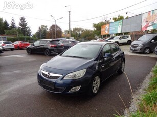 Opel Astra J 1.6 Enjoy Végig vezetett szervizkö...