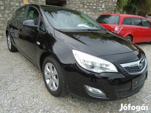 Opel Astra J 1.6 Enjoy Vezetett szervizkönyv