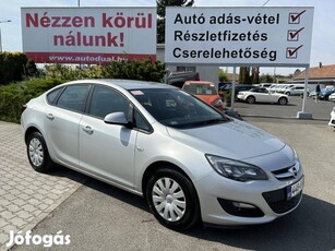 Opel Astra J Sedan 1.4 T Enjoy Magyarországi 1....