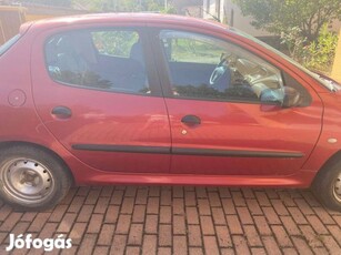 Peugeot 206 1,1 vonóhoroggal és + 4 nyári gumival felnivel együtt elad