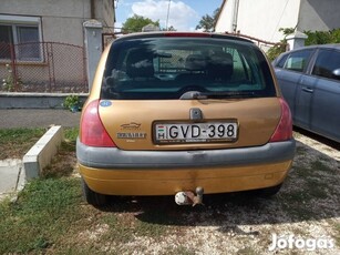 Renault Clio gazdát cserélne