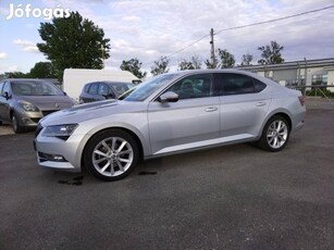 Skoda Superb 2.0 TDi Style DSG Navi.Kamera.Xeno...