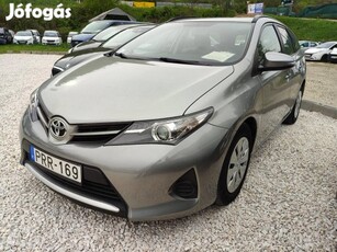 Toyota Auris Touring Sports 1.4 D-4D Live Vezet...