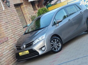 Toyota Verso 1.6 D-4D Executive Digit AC // Tem...