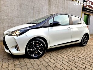 Toyota Yaris 1.5 VVT-i Hybrid Selection White e...