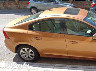 Volvo S60 autó