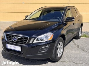 Volvo XC60 2.0 D [D3] Momentum Geartronic FWD