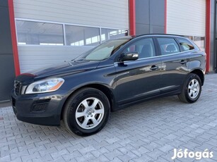 Volvo XC60 2.4 D [D3] Momentum Navi/Bőr/Manuál...