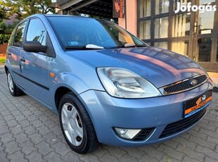 Ford Fiesta 1.4 TDCi Ghia Vezetett Szervizkönyv...