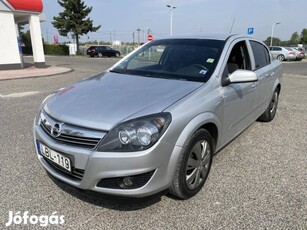 Opel Astra Sedan 1.6 Essentia 2tulaj.klíma.kevé...