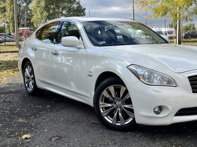 Infiniti M