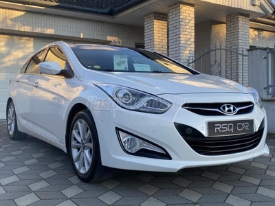 HYUNDAI I40 1.7 CRDi HP Premium Sedan Panorámatető Szervízkönyv