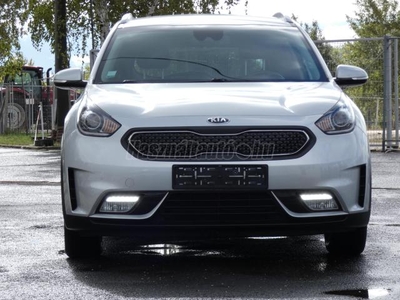 KIA NIRO HEV 1.6 GDI LX DCT ELEGANT Hybrid Van Tolatókamerával (Automata)