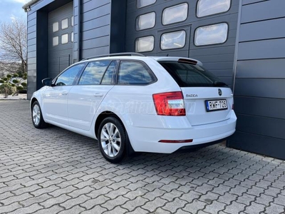 SKODA OCTAVIA Combi 2.0 CR TDI SCR Style DSG7 SZERVIZKÖNYV / 27 % ÁFÁS / 1.TULAJ / MAGYARORSZÁG-i / ÜLÉSFŰTÉS / PDC