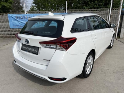 TOYOTA AURIS Touring Sports 1.8 HSD Live TSS (Automata) 2018 - kamera - navi - ülésfűtés - vezetést támogató rendszerek