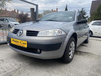 RENAULT MEGANE Limousine 1.4 Authentique MAGYARORSZÁGI.ELSŐ TULAJDONOS.SZERVÍZKÖNYV.SZERVÍZSZÁMLÁK!!!