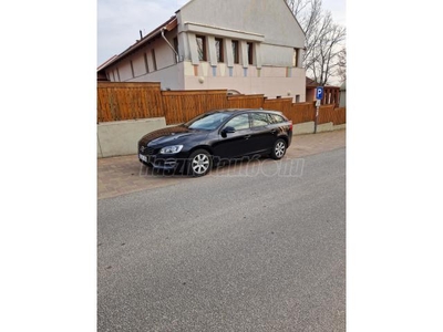 VOLVO V60 1.6 D [D2] Momentum