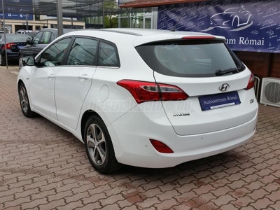 HYUNDAI I30 CW 1.4i Life 1. Tulaj. Szervizkönyv! TEMPOMAT. PARKRADAR. ÜLÉSFŰTÉS. ALUFELNI